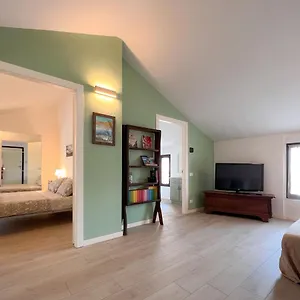  Apartment Mansarda Montebello